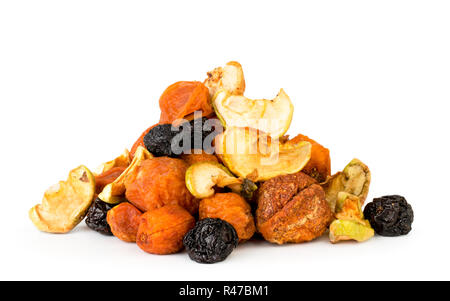 Mazzetto di frutta secca chiudere su uno sfondo bianco. Isolato. Foto Stock