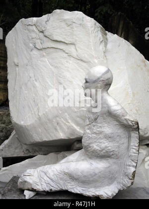 Blocco di marmo in lo scultore del workshop Foto Stock