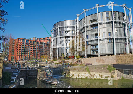 St Pancras blocco convertito con appartamenti di lusso dal gas vittoriano titolari Kings Cross London Inghilterra England Foto Stock