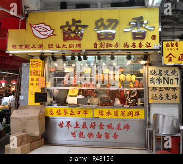 Negozio di vendita stile Cantonese carne alla brace in Mongkok, Hong Kong Foto Stock