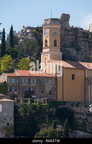 La chiesa nel villaggio di Eze Foto Stock