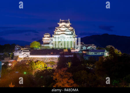 Vista notturna del castello di Himeji a hyogo, Giappone Foto Stock
