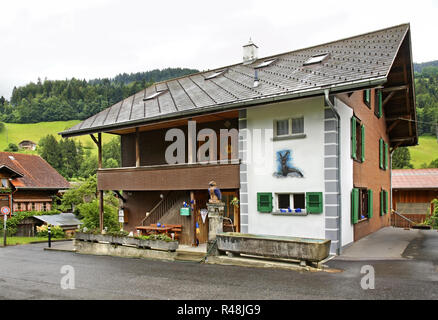 Erlenbach im Simmental village. Il cantone di Berna. Svizzera Foto Stock