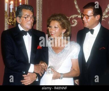 Dean Martin Roger Moore e la moglie Foto non datata da John Barrett/il PHOTOlink Foto Stock