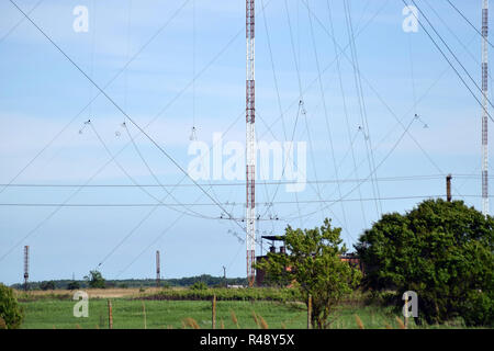 Piattaforme aeree per la trasmissione di onde radio Foto Stock