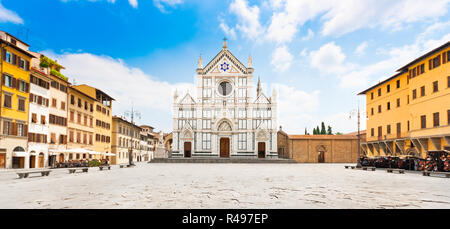 Vista panoramica di Piazza Santa Croce con la famosa Basilica di Santa Croce a Firenze, Toscana, Italia Foto Stock