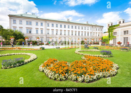 Famoso Schloss Mirabell con Mirabellgarten a Salisburgo, Austria Foto Stock