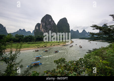 Il tourboats sul fiume Li Foto Stock