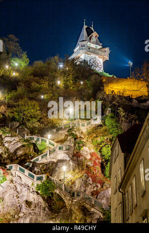 Scale a Grazer Schlossberg che conduce fino alla famosa torre dell'orologio, Graz, Stiria, Austria Foto Stock