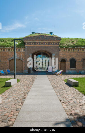 Vista della cattedrale bloccare l'ingresso alla porta Posnania ponte sopraelevato sulla cattedrale isola, originariamente parte di una fortificazione prussiano, Poznan, Polonia. Foto Stock