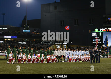 Portland, Oregon, Stati Uniti d'America. Novembre 25, 2018: i legnami da Portland e Sporting KC raccogliere prima di una partita tra Sporting KC e i legnami da Portland a Providence Park a Portland, O. Sporting KC e i blocchi di legno legato 0-0 nella prima manche di MLS Western Conference finali. Sean marrone/CSM Credito: Cal Sport Media/Alamy Live News Foto Stock