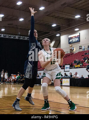 Nov 24 2018 Las Vegas NV, U.S.A. Baylor avanti Lauren Cox (15) rigidi per il cerchio durante il NCAA donna Basket ringraziamento sparatoria tra Baylor orsi e il Georgetown Hoyas 67-46 vincere a South Point Arena Las Vegas NV. Thurman James/CSM Foto Stock