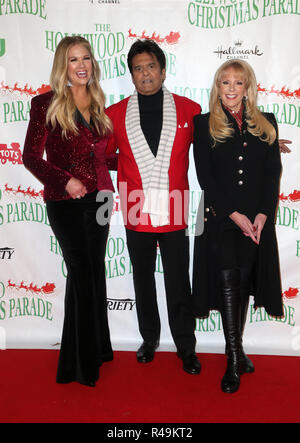 HOLLYWOOD, CA - 25 novembre: Nancy O'Dell, Erik Estrada, Laura McKenzie, sulla 87th Hollywood annuale parata natalizia di Hollywood Blvd in Hollywood, la California il 25 novembre 2018, Credit: Faye Sadou/MediaPunch Foto Stock