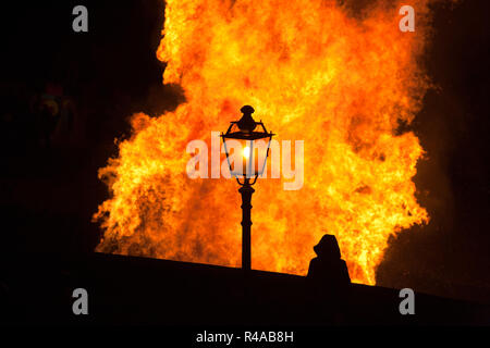 Haystacks sul fuoco, festival di falò Rocca San Casciano, emilia romagna, Italia, Europa Foto Stock