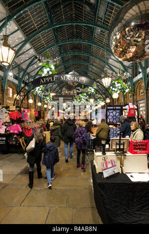 Natale al mercato di Apple, Covent Garden di Londra, Inghilterra Foto Stock