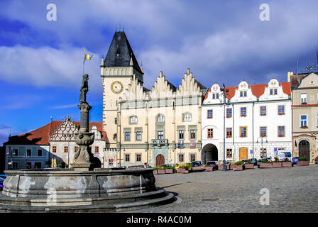 Quadrato di Jan Zizka, il municipio e la fontana, il Tabor, Repubblica Ceca Foto Stock