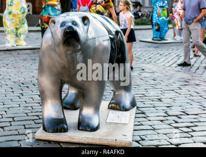 Riga, Lettonia - 15 Luglio 2018: "Einstein" portano alla United Buddy Bears esposizione internazionale d'arte (artista: Lubomir Vavro). Foto Stock