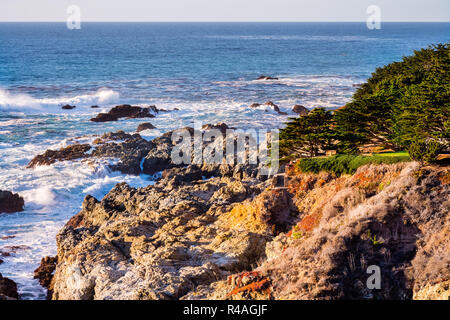 Vista aerea del drammatico fascia costiera sull'Oceano Pacifico, California Foto Stock