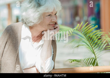 Ritratto di Nizza smilig premurosa donna senior close up Foto Stock
