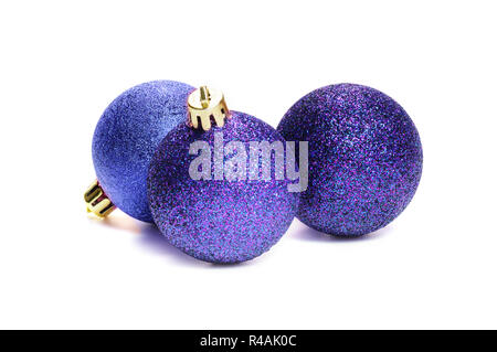 Blu palle di Natale ornamenti isolato su uno sfondo bianco Foto Stock