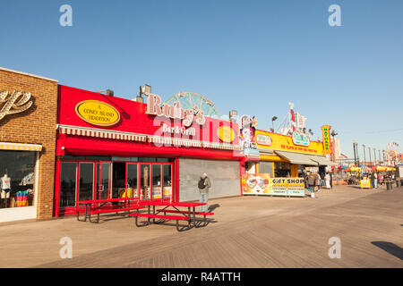 Ruby's Bar e Grill, il lungomare, Coney Island,Brooklyn, New York, Stati Uniti d'America. Foto Stock