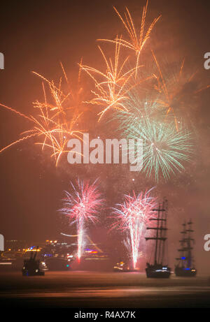 Fuochi d'artificio, Bremerhaven, Bassa Sassonia, Germania Foto Stock