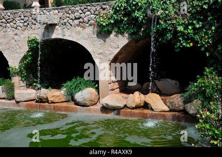 Finca Els Calderers, antica piscina, stagno, cascata, Sant Joan, Mallorca, Spagna, Europa Foto Stock