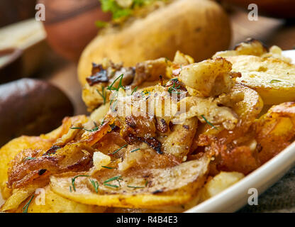 Neeps scozzese e Tatties, cucina Scozzese e tradizionali piatti assortiti, vista dall'alto. Foto Stock