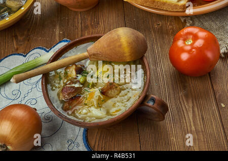 Zelnacka, Bohemian zuppa di cavolo, cucina ceca e tradizionali piatti assortiti, vista dall'alto. Foto Stock