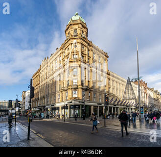 House of Fraser store su un angolo di Argyle Street e Buchanan Street con le luci di Natale di Glasgow Centrale Glasgow Scotland Regno Unito Foto Stock