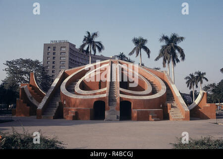 Vista di Misra yantra, Jantar Mantar, Delhi, India, Asia Foto Stock