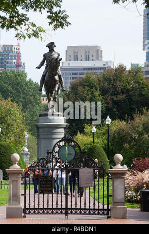 La George Washington statua presso l'Arlington Street ingresso a Boston Public Gardens, Boston, MA, Stati Uniti d'America Foto Stock