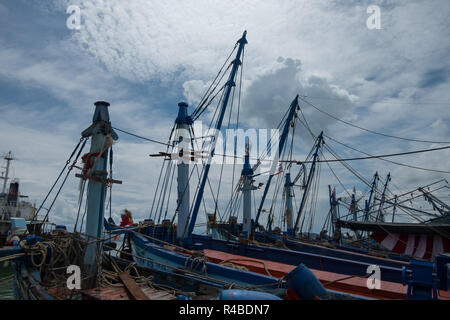 La pesca tradizionale barche nel porto di Songkhla, Thailandia. Foto Stock