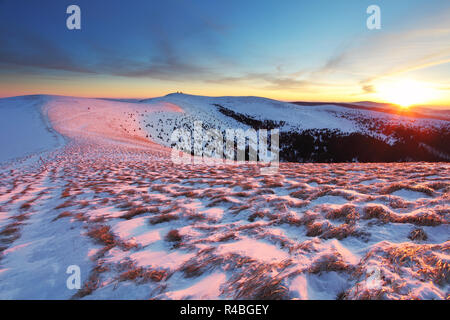 In inverno il paesaggio delle montagne al tramonto - Slovacchia - Fatra Foto Stock