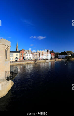 St Ives Quayside e Cappella del Ponte; Fiume Great Ouse, St Ives Town, Cambridgeshire, England, Regno Unito Foto Stock