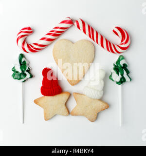 Oggetti di Natale stabiliti nella forma di una casa natale home, vista aerea, concetto di accogliente casa felice vacanze inverno Foto Stock