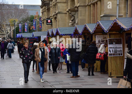 La House of Fraser department store a Cardiff, nel Galles del Sud, Regno Unito. Il negozio è di rimanere aperto dopo le catene recente acquisizione Foto Stock