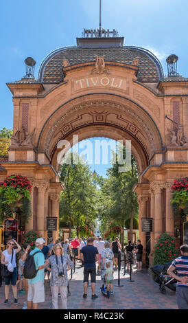 Ingresso principale dei Giardini di Tivoli su Vesterbrogade, Copenaghen, Zelanda, Danimarca Foto Stock