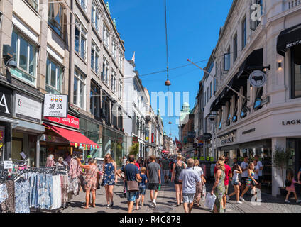 Copenaghen shopping. Negozi a Strøget (Frederiksberggade) nel centro della città di Copenaghen, Zelanda, Danimarca Foto Stock