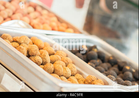 Fritte olive ascolane . Tipico piatto regionale Foto Stock