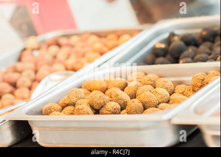 Fritte olive ascolane . Tipico piatto regionale Foto Stock