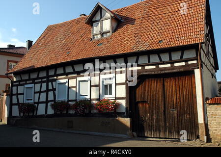 La vecchia casa colonica in steinweiler Foto Stock