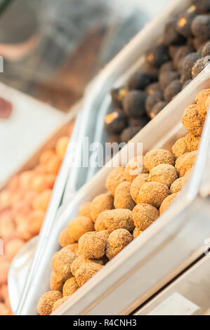 Fritte olive ascolane . Tipico piatto regionale Foto Stock