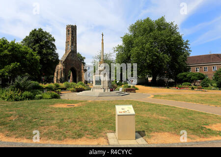 Estate; Greyfriars Tower un convento di frati francescani; Tower Gardens, Kings Lynn città; Norfolk; Inghilterra; Regno Unito Foto Stock