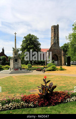 Estate; Greyfriars Tower un convento di frati francescani; Tower Gardens, Kings Lynn città; Norfolk; Inghilterra; Regno Unito Foto Stock