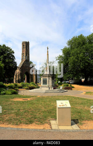 Estate; Greyfriars Tower un convento di frati francescani; Tower Gardens, Kings Lynn città; Norfolk; Inghilterra; Regno Unito Foto Stock