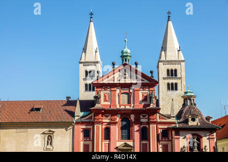 St George Basilica sul Castello di Praga Repubblica Ceca Europa Foto Stock