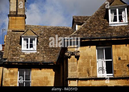 Cotswold costruzioni di pietra nella città mercato di Chipping Campden, Cotswolds, Gloucestershire, Regno Unito Foto Stock