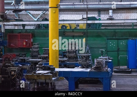 Negozio di macchina in carburo di silicio metallurgico lavori dentro la camera. Foto Stock