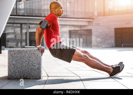 Nizza grave uomo bello fare attività sportiva Foto Stock